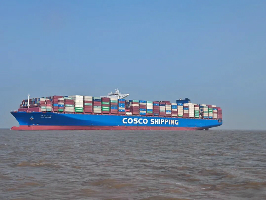 攻坚克难 | 宁波引航助力甬舟集装箱码头实现超大型集装箱船靠泊新突破